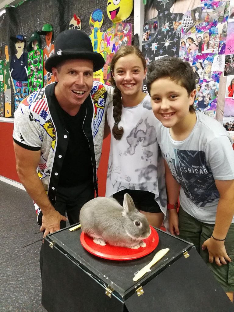 Melbourne-Magician-Kids-Entertainer-Amazing-Danny