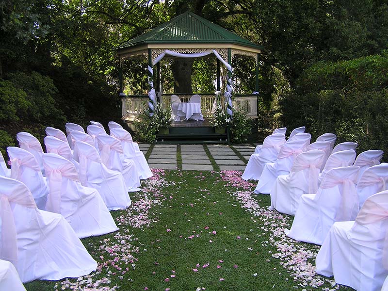 melbourne-Dandenong-Ranges-wedding-venue-Sky-High-Mount-Dandenong-country-style-indoor-garden