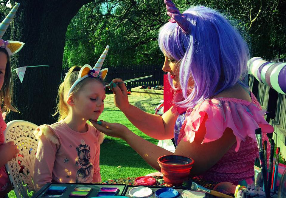 Melbourne-face-painting-Balloon-Twisting-Kids-Entertainer-Fairy-Freckles-and-Friends