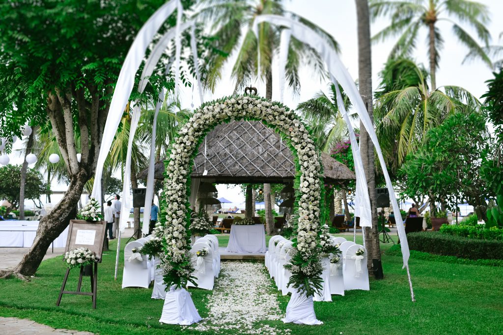 Hotel-Nikko-Bali-Benoa-Beach-wedding-decor-garden