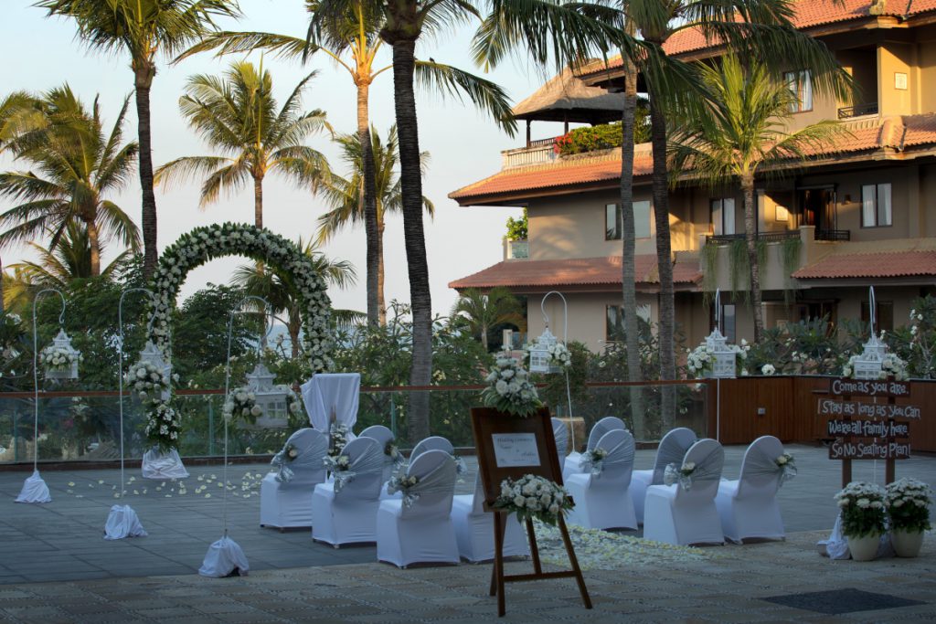 Hotel-Nikko-Bali-Benoa-Beach-wedding-rooftop-intimate-ceremony